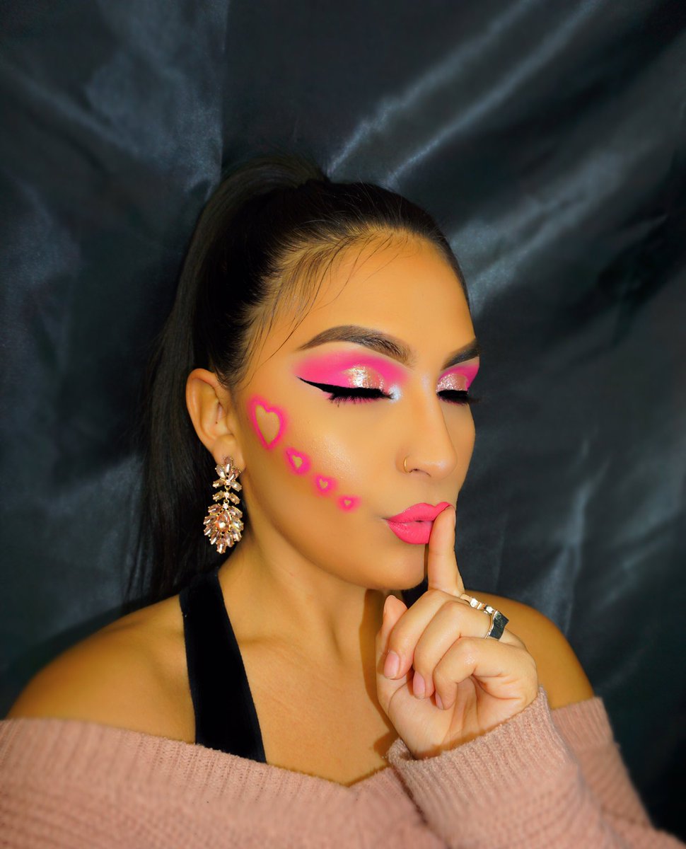 beautybyblisss's tweet photo. Secret kisses π€«π
@ABHcosmetics dip pomade in #mediumbrown https://t.co/g5czf8bZaR