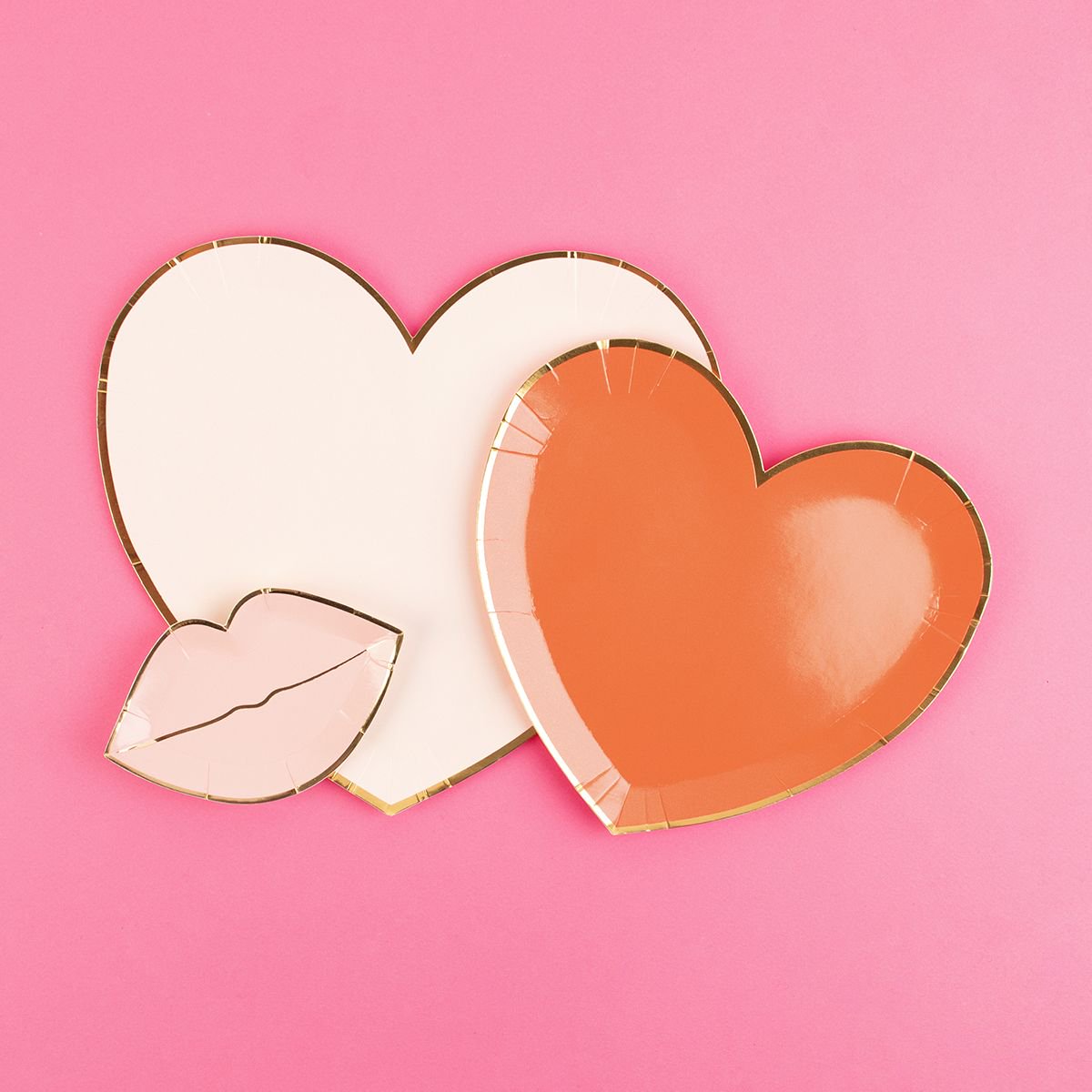 Zou bisou bisou, zou bisou, zou bisou. 💋 Mon Dieu qu’ils sont doux ! Let’s celebrate love! 💕 #coeur #valentinesday #chezlesyeyes #mylittleday #dailydoseoffiesta buff.ly/2CrZofN