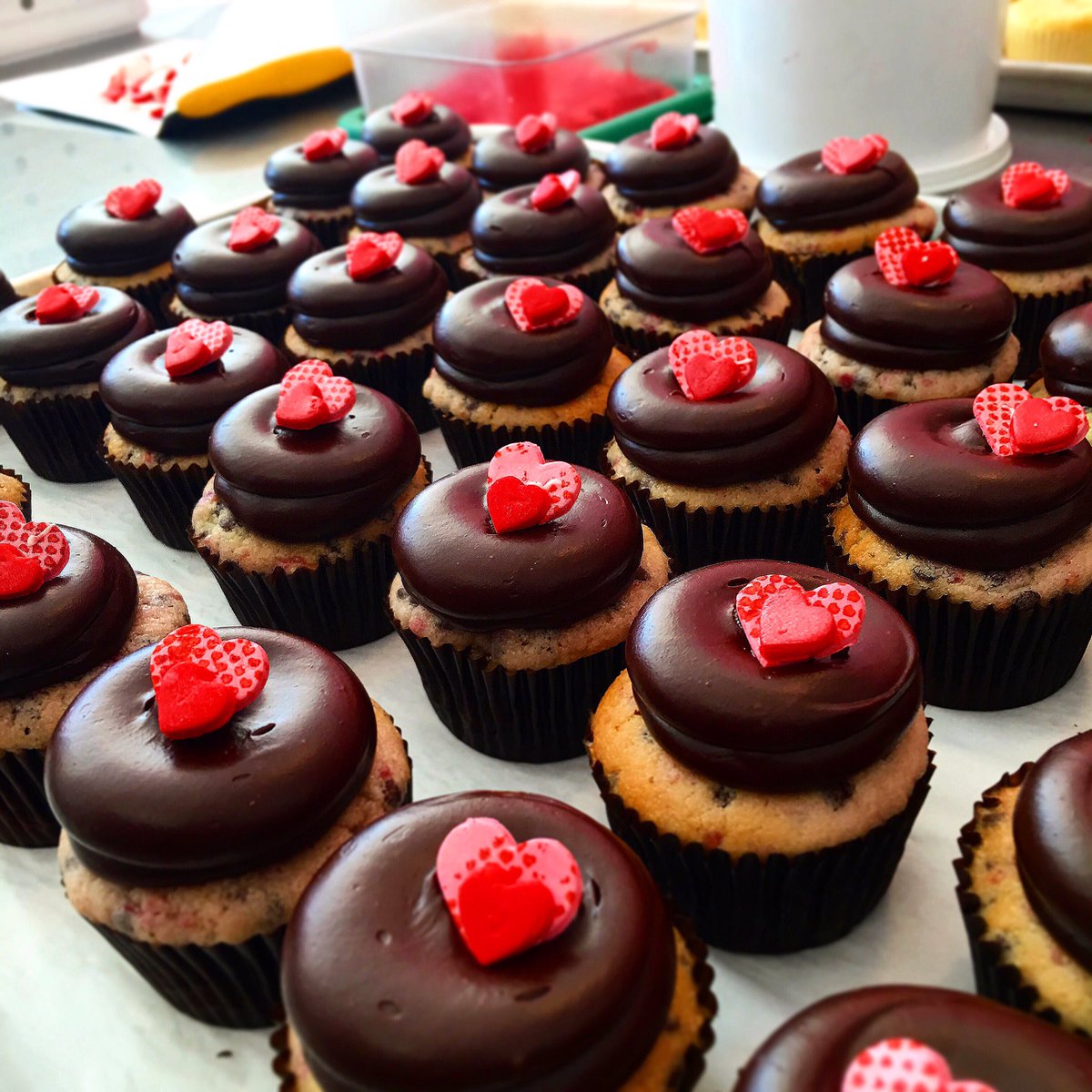 GTownCupcake's tweet image. 💕❤️💕 #raspberrychocolatechip #georgetowncupcake #februaryflavors 😍 Order online for nationwide shipping on georgetowncupcake.com! 💕❤️💕