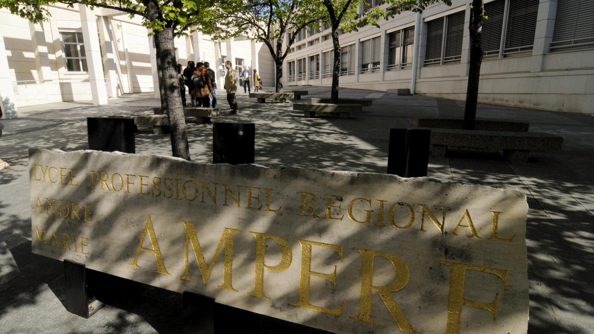 franceinfo's tweet photo. Marseille : un lycée professionnel va expérimenter des caméras capables de reconnaître le visage des élèves

https://t.co/4n726FOXWg https://t.co/0PuukD8Cyu