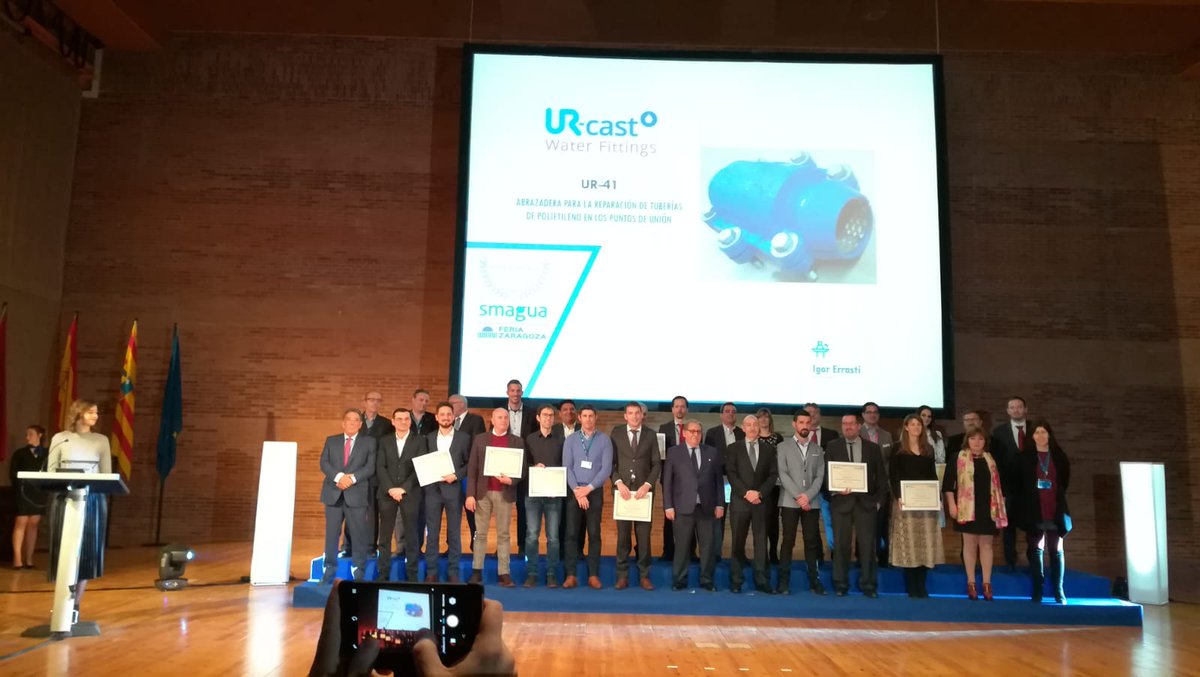 Molecor's tweet photo. Ignacio Muñoz, CEO of #Molecor, receives the award of Technical Novelty for the #CPVCO #pipes @Smagua. More info: https://t.co/5WxWT7jRTo https://t.co/HOBJwAATjm