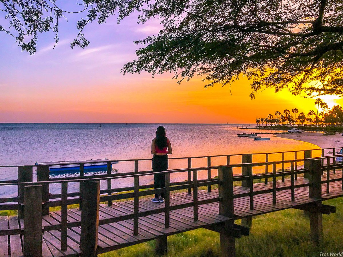 #Postcardlike #Sunsets from #aruba #ShotoniPhone 7 Edited:LightroomCC @Apple @tim_cook @pschiller @PeteSouza @aruba #trotwithus #travelphotography #beachesoftheworld #colorfulsunsets #roamtheworld #bloggerstribe #travelbloggerlife #chasingsunsets #traveltribe #travelthursday