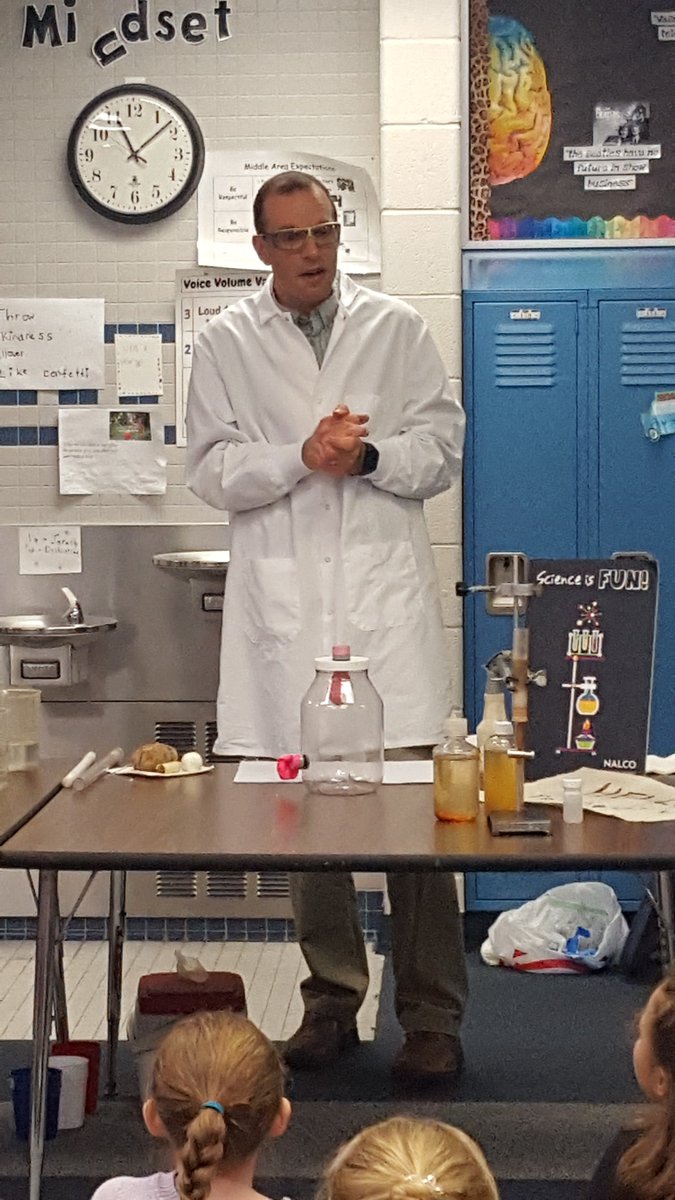 tstrongccsd66's tweet photo. 3rd graders worked their science minds during a special presentation by NALCO called "Science is Fun!" #ccsd66 #coolscience https://t.co/XDnmEfb0u0