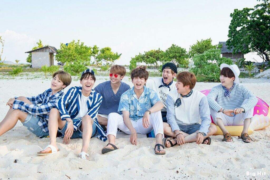 The Summer Package is always the mother lode for Birkenstocks. Here we have JK and Hobi sporting a pair of Gizeh’s each.