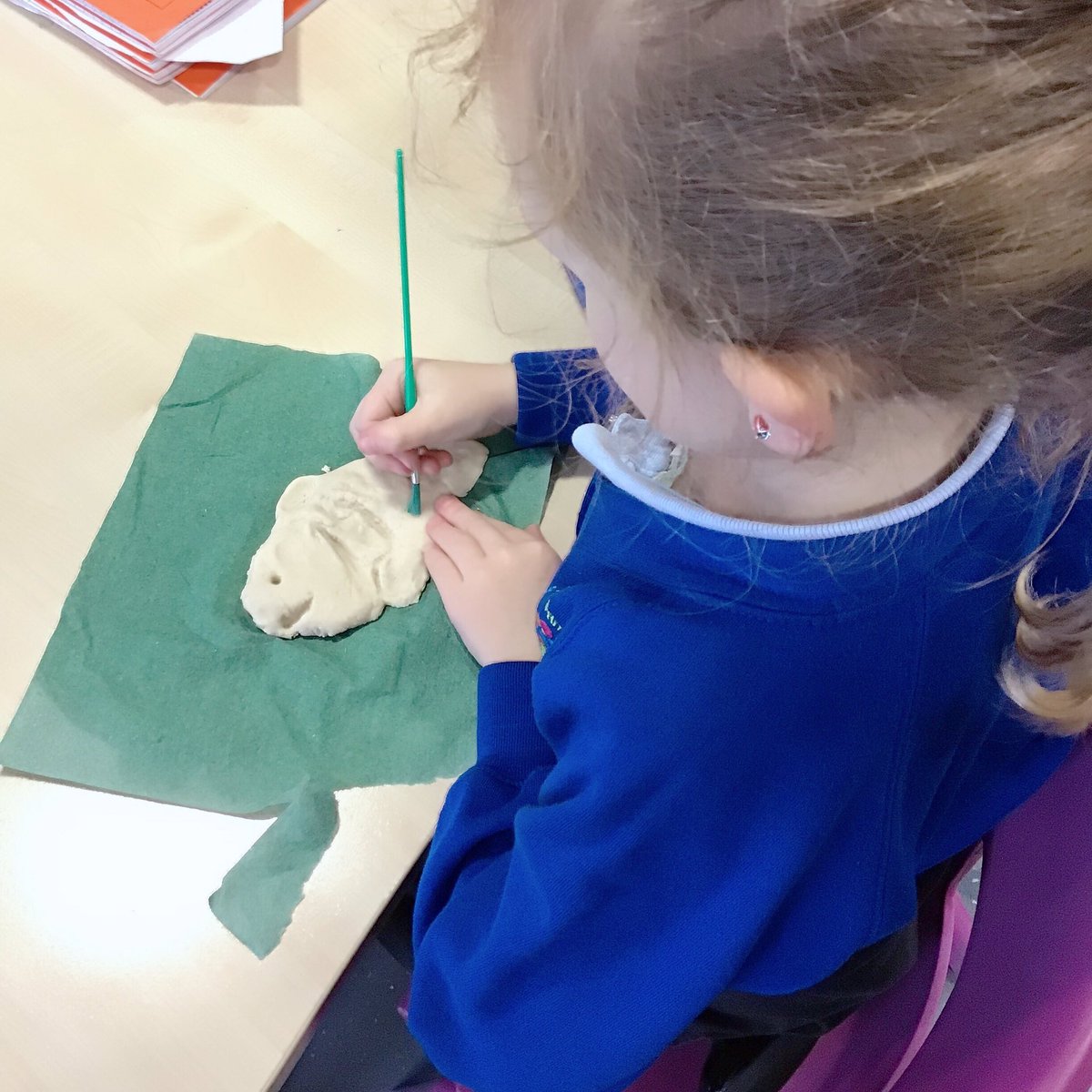 MsJMAndrews's tweet photo. Wouldn’t have thought to use dough for moulding, but it worked really well and the children liked its ‘bread-y smell’! 🐠🐡🥖@dyer_lu88 @Year1_Layton https://t.co/BCjlhnT3d8
