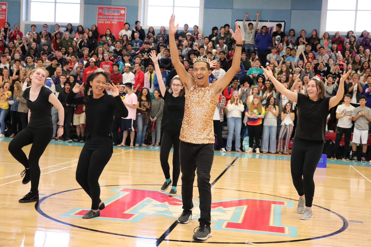 HEY SENIORS❗️❕ Don’t skip out on nominating your friends for the senior superlatives! Entries close THIS FRIDAY @ 3:15 pm. Use the link attached: goo.gl/forms/A7IYJvjn…