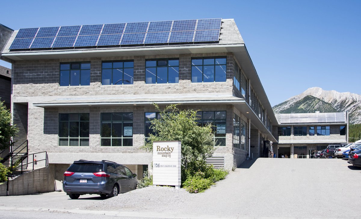 RockyMtnSoap's tweet image. ☀️Our 32 solar panels contribute roughly 10,000,000 watts per year, which is 12.5% of our yearly consumption. 🌱 Read more about our sustainable workshop: bit.ly/2DVrMco
&amp;amp; get started with your own solar energy with @livesolarnow's sweepstakes: livesolarnow.com/sweepstakes/