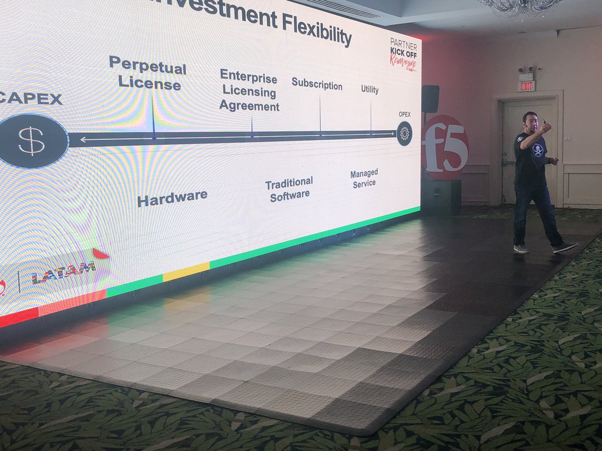 Juan Villalobos, Cloud &amp; Software Sales Manager, nos brinda “tips &amp; tricks” para vender software. <a href="/juanvillalobosj/">juancvillalobosj</a> #ReimagineCR
