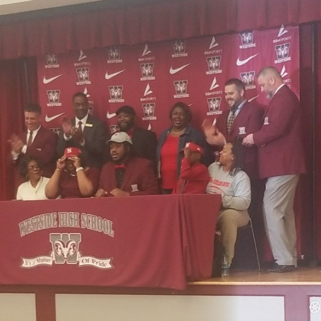 Alatosha's tweet photo. Congratulations to my son @Devante Gambrell. Newberry Bound! https://t.co/GkGg8uJMzB
