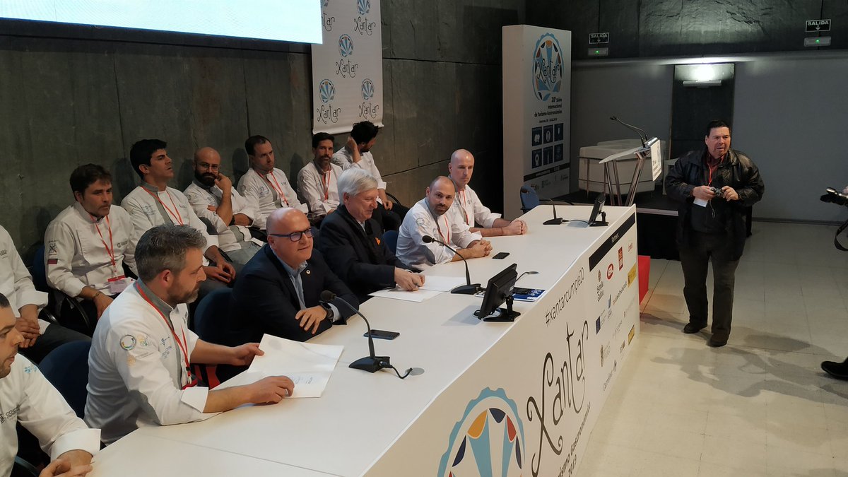 paseargalicia's tweet photo. Firma do convenio de colaboración entre @DeputacionOU e @Cocinaourense e video de presentación desta asociación.
#XantarCumple20 #xantar2019 #xantarerestu #xantaresti #xantarturvegal https://t.co/6F3z13Oh54