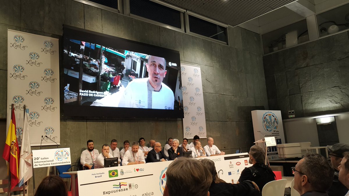 paseargalicia's tweet photo. Firma do convenio de colaboración entre @DeputacionOU e @Cocinaourense e video de presentación desta asociación.
#XantarCumple20 #xantar2019 #xantarerestu #xantaresti #xantarturvegal https://t.co/6F3z13Oh54