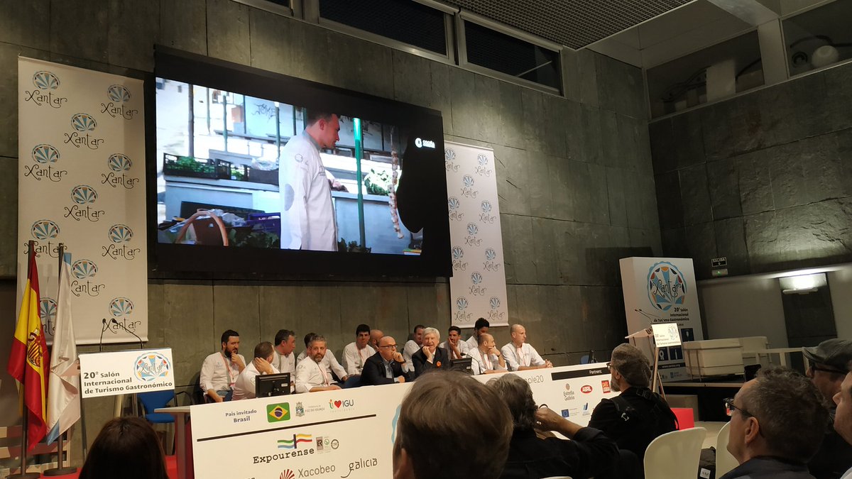 paseargalicia's tweet photo. Firma do convenio de colaboración entre @DeputacionOU e @Cocinaourense e video de presentación desta asociación.
#XantarCumple20 #xantar2019 #xantarerestu #xantaresti #xantarturvegal https://t.co/6F3z13Oh54