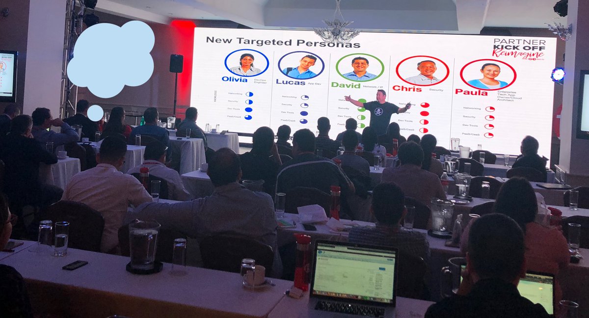 <a href="/juanvillalobosj/">juancvillalobosj</a> presentando las tendencias del cloud y software en el mercado. Casa llena!!!  #ReimagineCR #F5NetworksLATAM #ReimagineCR