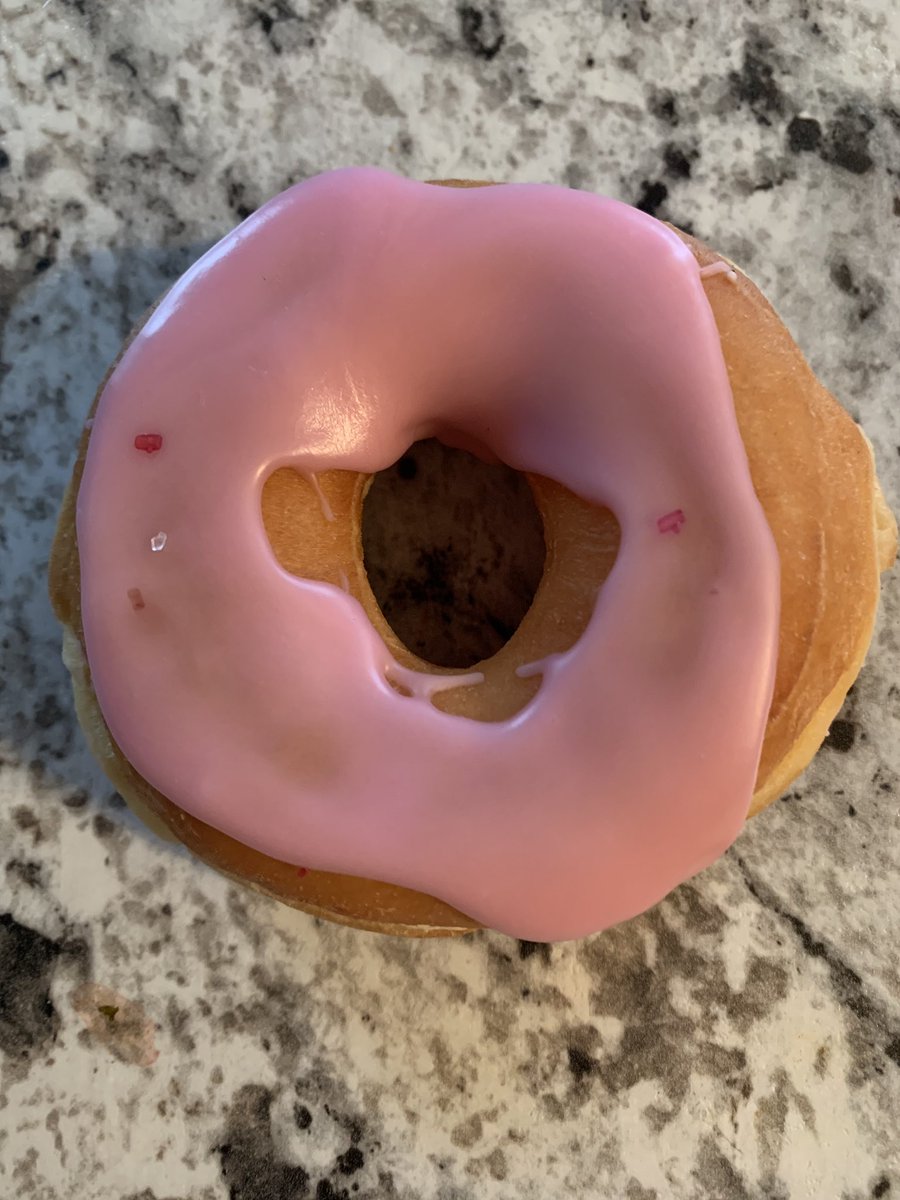smorannn's tweet photo. @dunkindonuts If only your donuts really had that many sprinkles 🙄 https://t.co/IvCr9pd74m