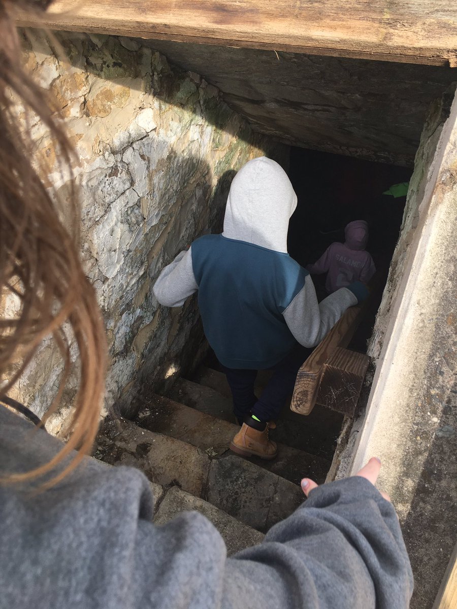 MrsBartley3's tweet photo. #CravenHall #TeamCSD #McDBulldogs #MCDB25 So much much fun to learn about long ago! https://t.co/p9p1BxPzdv