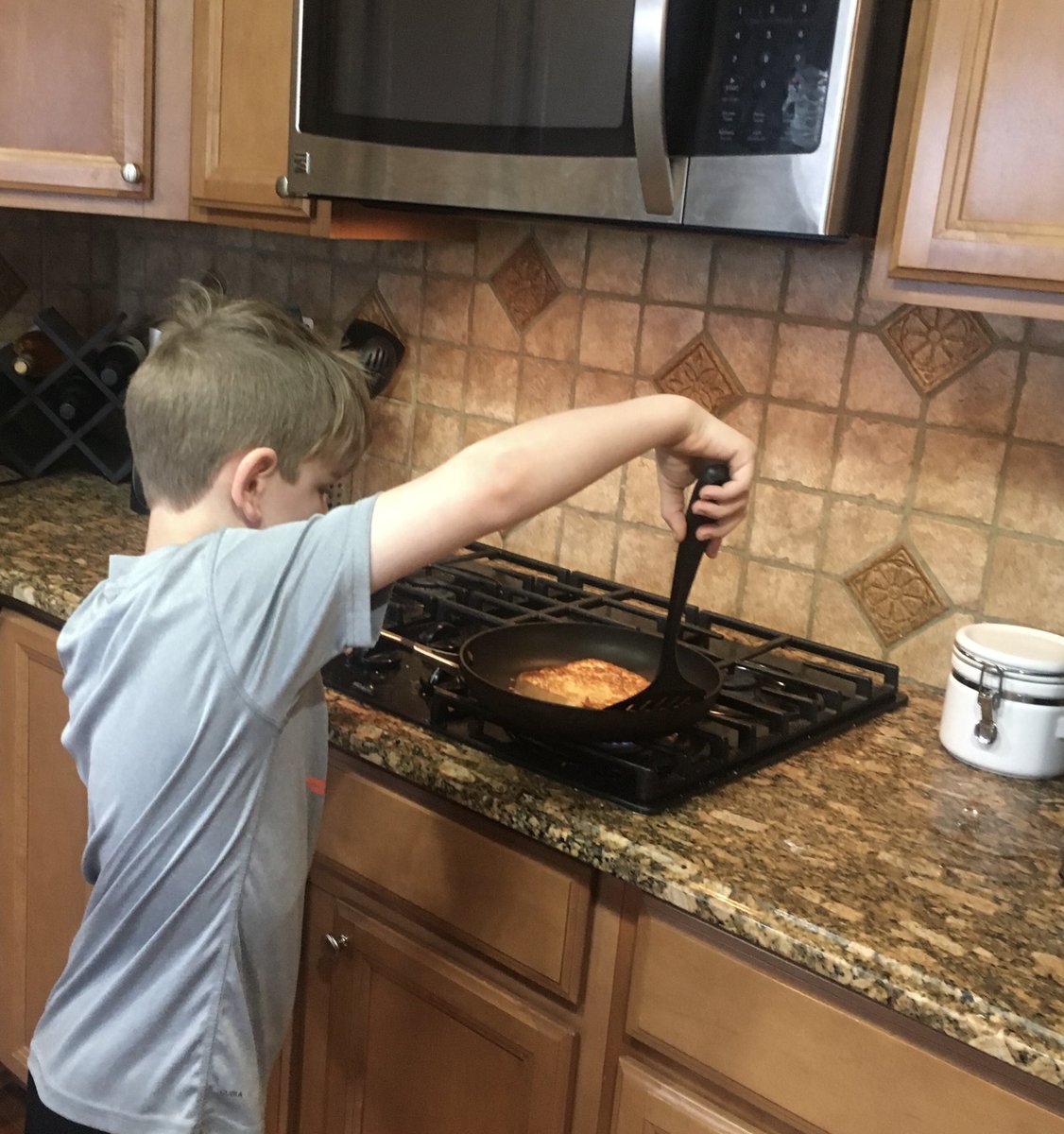 St8fn's tweet photo. @LLEWIXOM Henry made his lunch today #LLECOOKS https://t.co/yAIFCy1Ohl