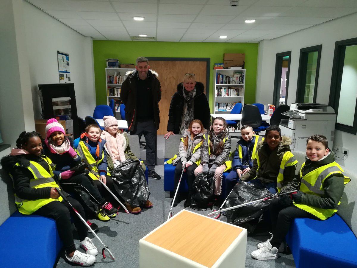 efc_bluemile's tweet photo. Great to have @BeaconCEPrimary @MerPolWaltonLn @MerseyPolice with us as our #SweeperZone keeping the #BlueMile clean. #EFCMatchday https://t.co/GuRizi0E0r