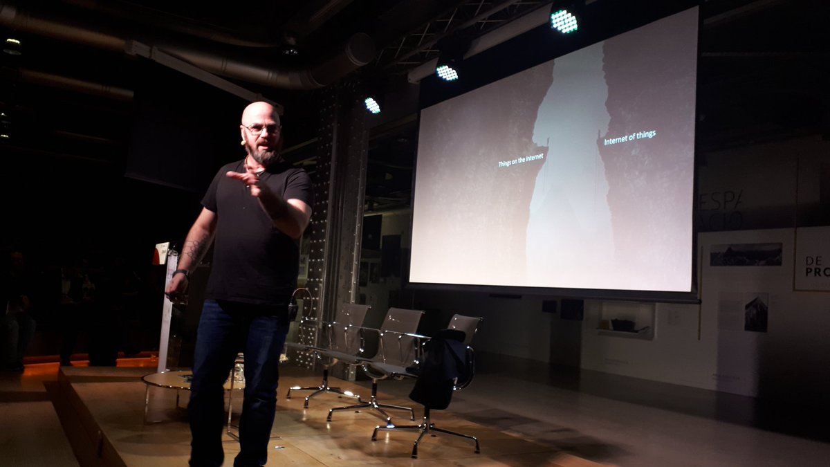 alexiaeco_TI's tweet photo. "There is a diference between the things of internet and the internet of things... And the diference is value" @allopher en  #XLDesafioVidaDigital @HumanAgeInsES https://t.co/D4PyUxnjfc