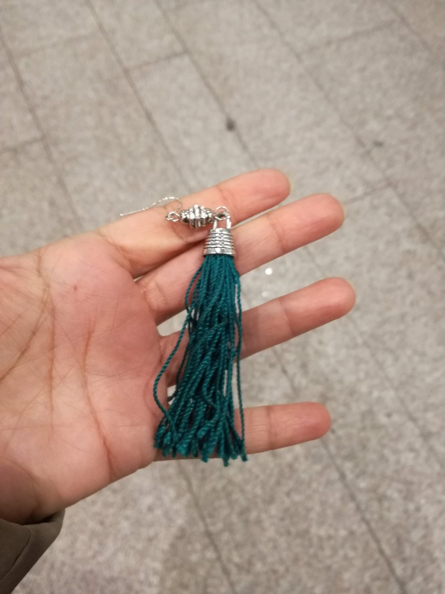 snigskitchen's tweet photo. Did you lose your earring at London Bridge station today? Just handed it in to staff at Platform 11. #lost #lostearring #LostAndFound #lostjewellery https://t.co/4m2iMfU6yQ