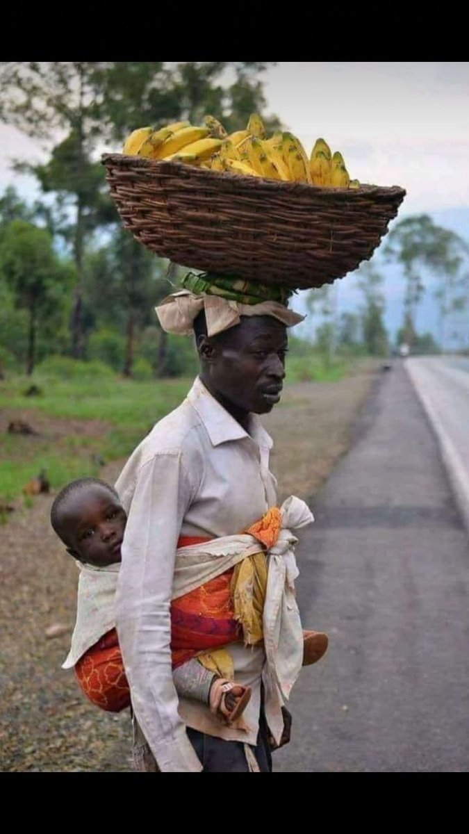 BrokenRulesSA2's tweet image. African man .hustling has never been easy