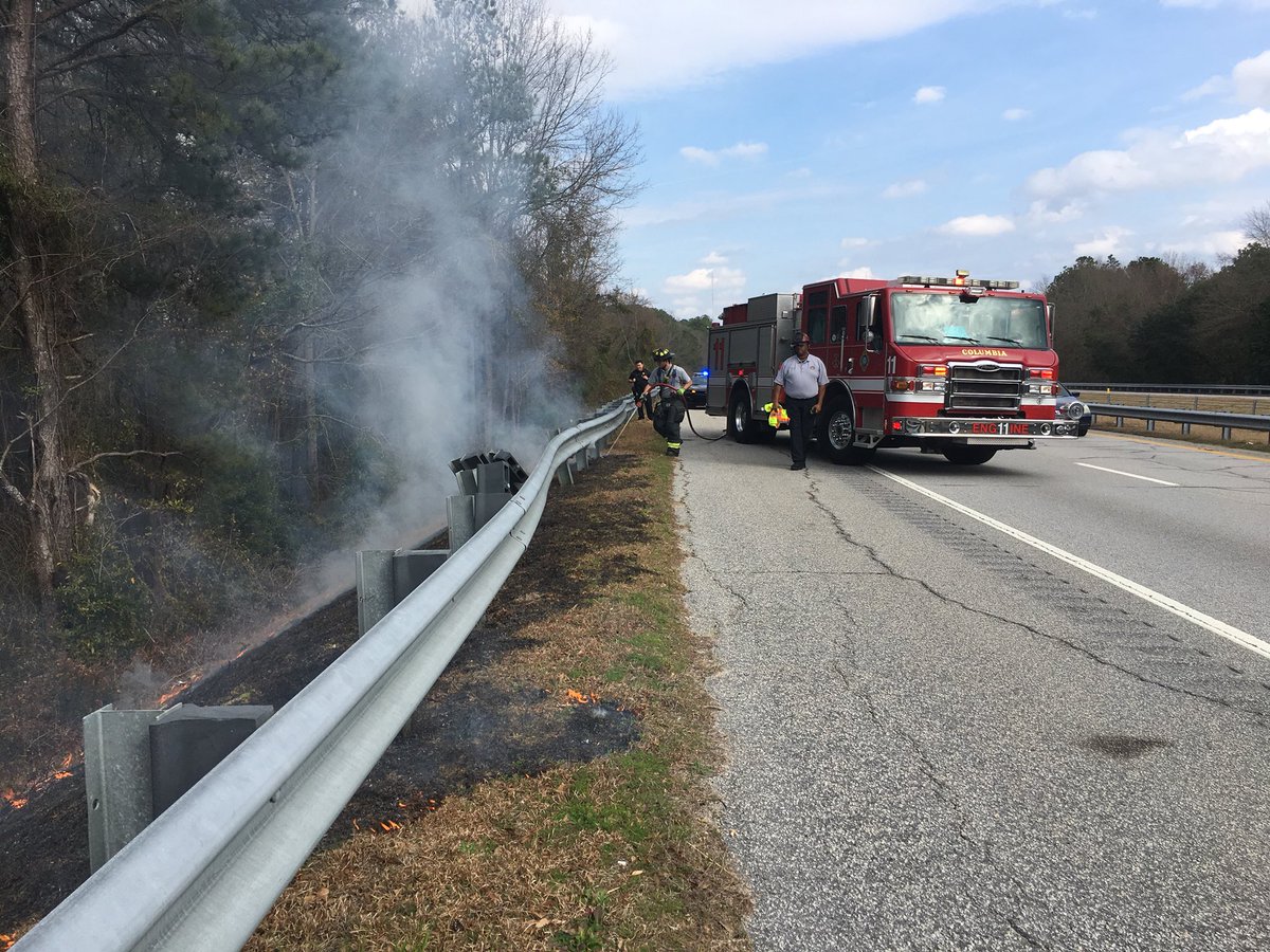 ColaFire's tweet image. TRAFFIC ALERT: 277 southbound down to one lane before Farrow Rd exit due to grass fire. #Engine11 #1stShift on scene. Fire is now out.