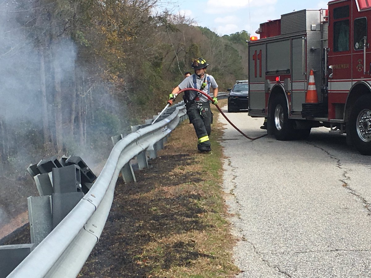ColaFire's tweet image. TRAFFIC ALERT: 277 southbound down to one lane before Farrow Rd exit due to grass fire. #Engine11 #1stShift on scene. Fire is now out.