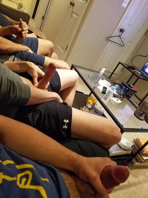 4 potes - 4 bites bien dures - un pot de lubrifiant.

Je pense qu'ils vont passer une bonne soirée. ?????