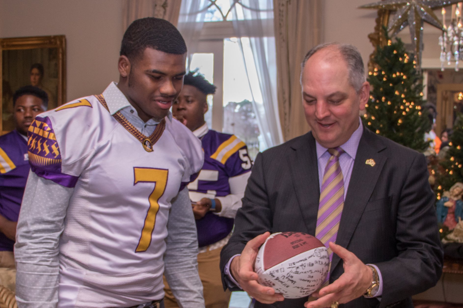 Louisiana Governor John Bel Edwards Congratulates Devonta Lee On Signing With LSU