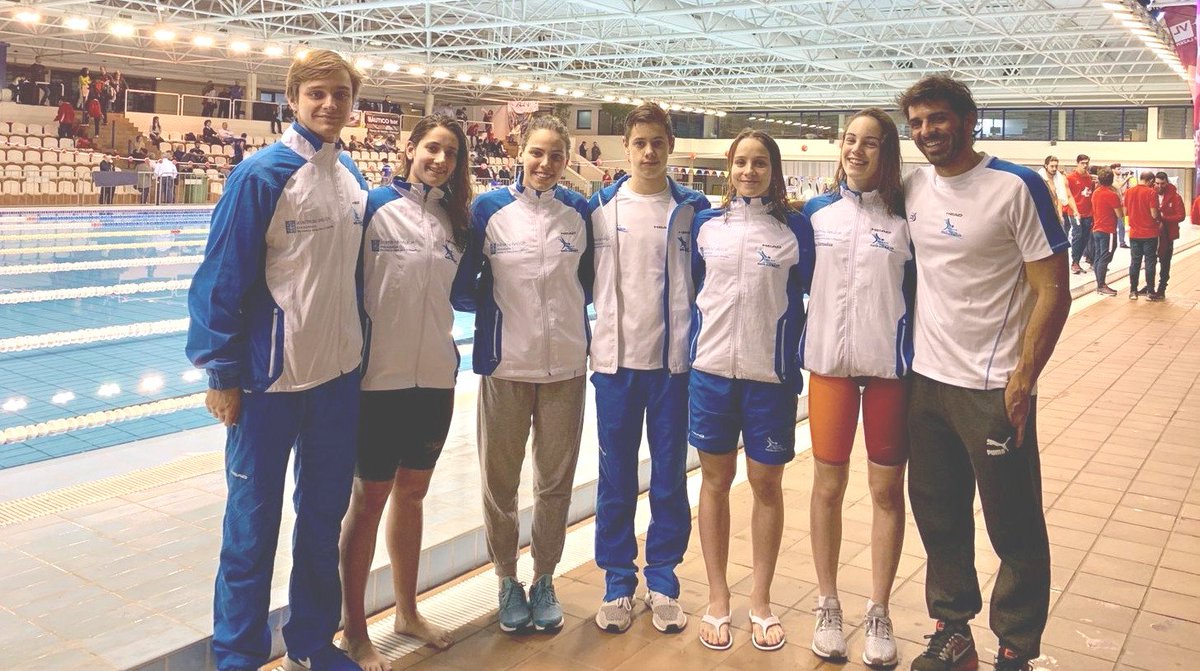 🏊‍♀️ NATACIÓN| Esta fin de semana, os nadadores bolseiros do @cgtd_pontevedra participaron no X Meeting Internacional Póvoa de Varzim! Ademais de varios podios en probas individuais e de remudas, acadaron o 4º posto da clasificación por clubs. Parabéns!! #GaliciaGalidade