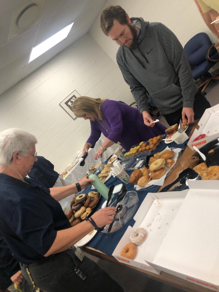 <a href="/DurantFBLA/">Durant FBLA</a> members woke up early to thank @DurantHS teachers with a Teacher Appreciation breakfast this morning. We know how much ALL teachers assist in their success!
#FBLAPBLWeek <a href="/FloridaFBLA_PBL/">Florida FBLA-PBL</a> <a href="/FBLA_National/">FBLA National</a>