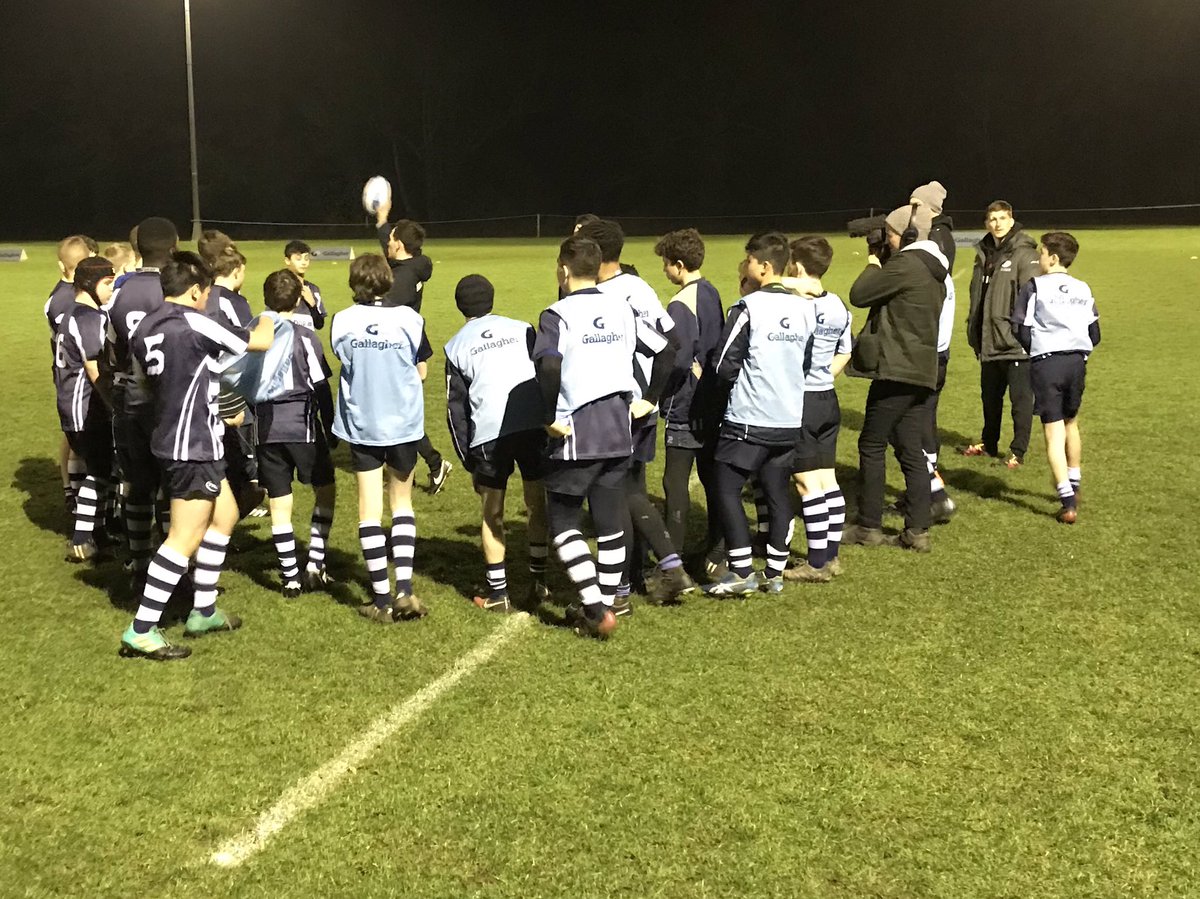 Great session tonight at @Harrowrugbyclub with <a href="/GallagherUK/">Gallagher UK</a> for the Gallagher Train Like A Hero with <a href="/Saracens/">Saracens Rugby Club</a> <a href="/Alex_goode0/">Alex Goode</a> <a href="/David_Strettle/">David Strettle</a> and Schalk Burger #GallagherPrem
