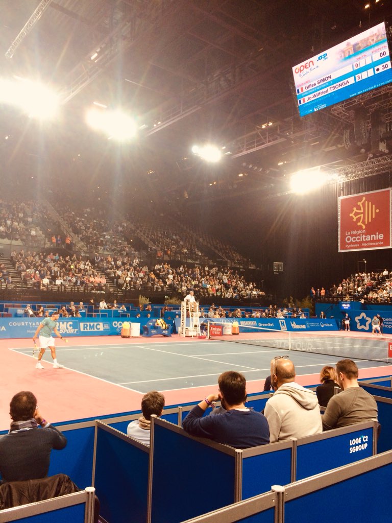 OpenOccitanie's tweet photo. C’est le choc de la journée à l’#OSDF19 🔥
@tsonga7 défie la tête de série numéro 4 du tournoi @GillesSimon84 ! Le Manceau a parfaitement débuté la partie en empochant le 1er set (6-2) 🎾#OSDFLIVE #Tennis https://t.co/skzkJvpjtC