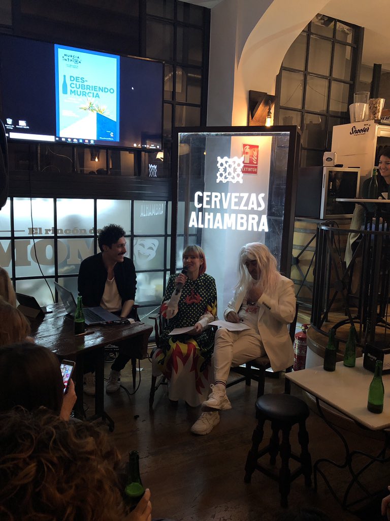 Murciainspira's tweet photo. ¡Empezamos ya! Juan Antonio Sánchez “Pencho” y Rosana Galián no nos dejarán indiferentes en este segundo encuentro #DescubriendoMurcia, vestuario incluido. 😉 #MomentosAlhambra #Adhoc #Garrastudio @cafedealba https://t.co/scgpGUmfc3