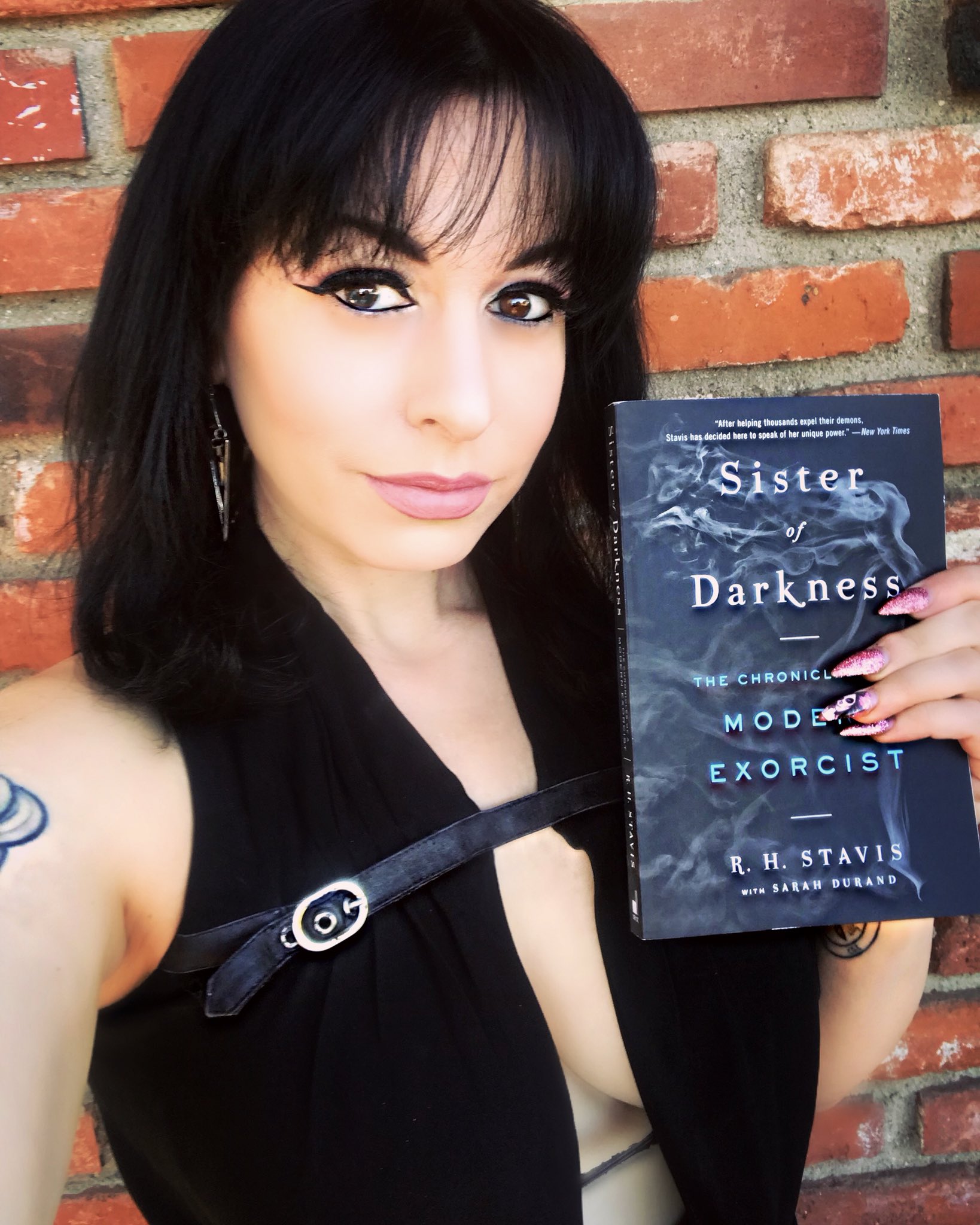 R.H. Stavis🔮 on X: "🔮 TODAY IS THE DAY! The paperback version of SISTER OF DARKNESS is now available everywhere! Thank you to everyone reading it, learning from it, sharing it -