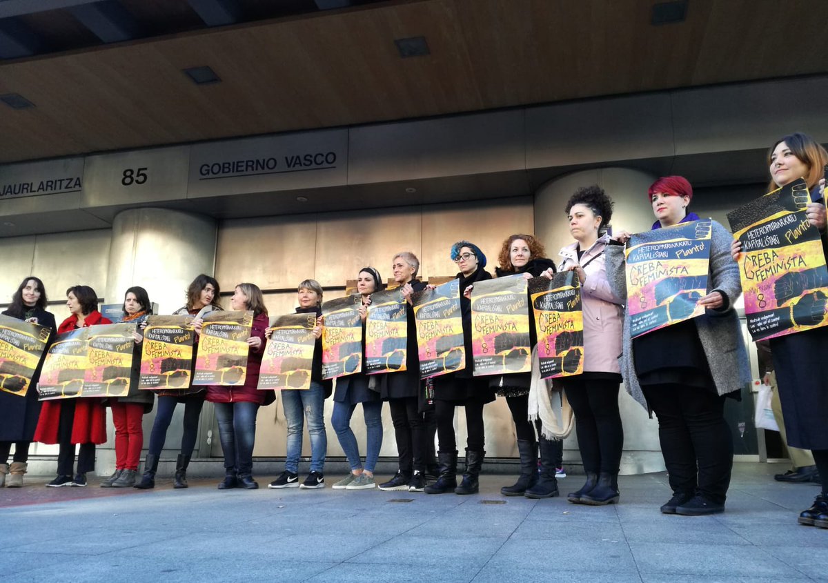 CNTVitoria's tweet photo. ELA, LAB, ESK, Steilas, EHNE, Hiru, CGT y CNT han registrado ante el Gobierno Vasco la convocatoria de Huelga feminista de 24 horas el 8 de Marzo y llaman a las trabajadoras a plantarse en casa y en el trabajo https://t.co/IfO6g8BL6s https://t.co/LweawAaeIw