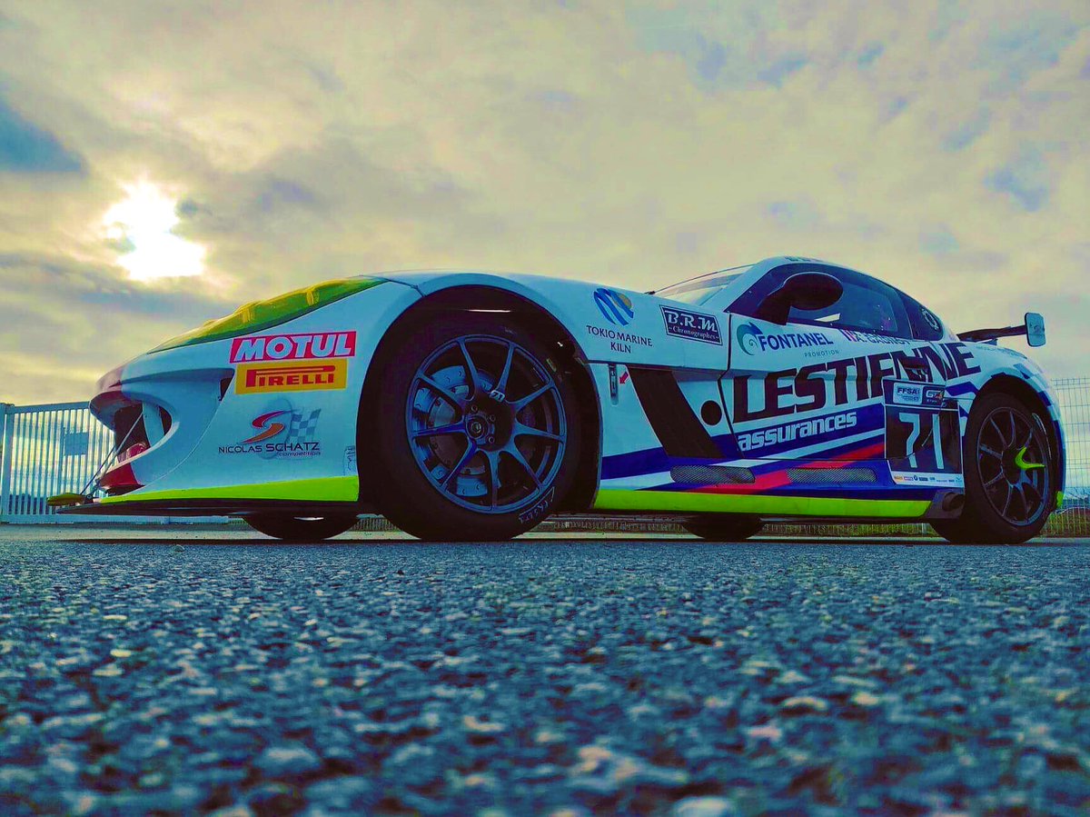 NicolasSCHATZ1's tweet photo. 👨‍🚀🛣🔜 Training Time ! 

#training #practice #schatzcompetition #ginetta #schatzcoaching #gt4 https://t.co/qeWhOrE8EK