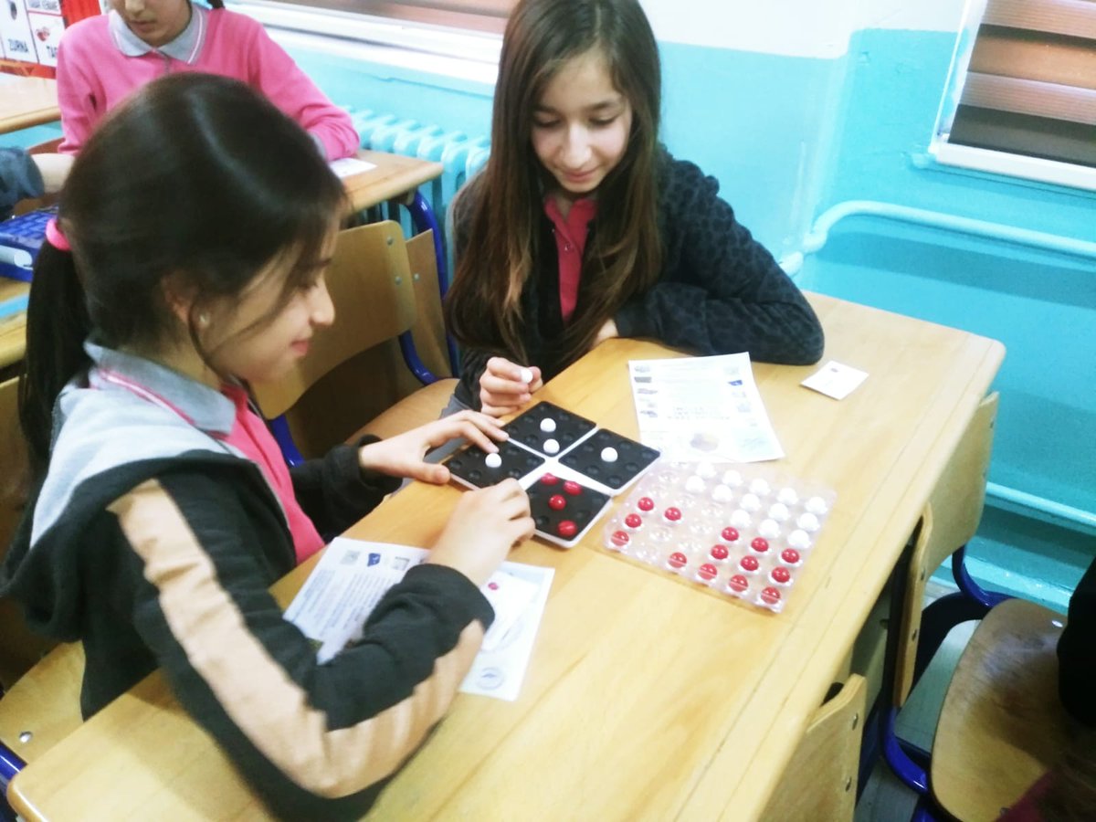 tokatvaliligi's tweet photo. Valiliğimizin himayalerinde hayata geçirilen "SPOR TOKAT" projesi kapsamında;
Karşıyaka Ortaokulunda Akıl ve Zeka Oyunları kursları  reversi ve pentago oyunları ile devam ediyor. https://t.co/EfF3lh9Tgy