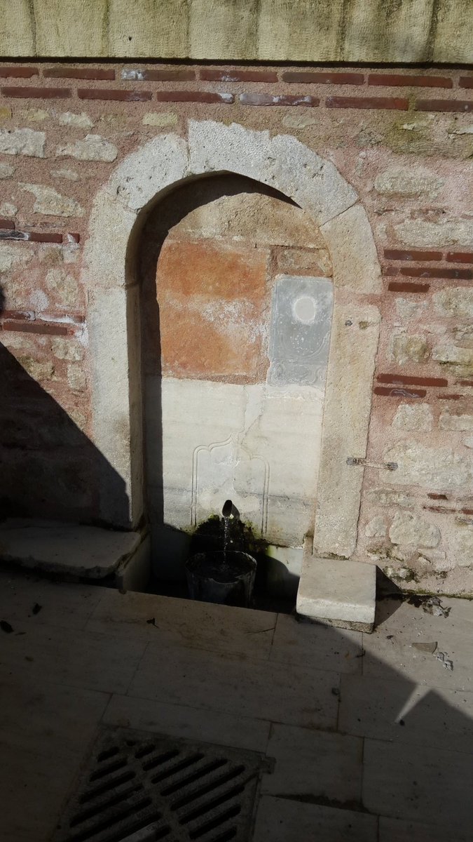 trabzonimece's tweet photo. @Kuzubudu Yalnızlık, şanstır kimi zaman.
"Eyüp, Esma Sultan Sokak" https://t.co/y1ju6Fd4t3