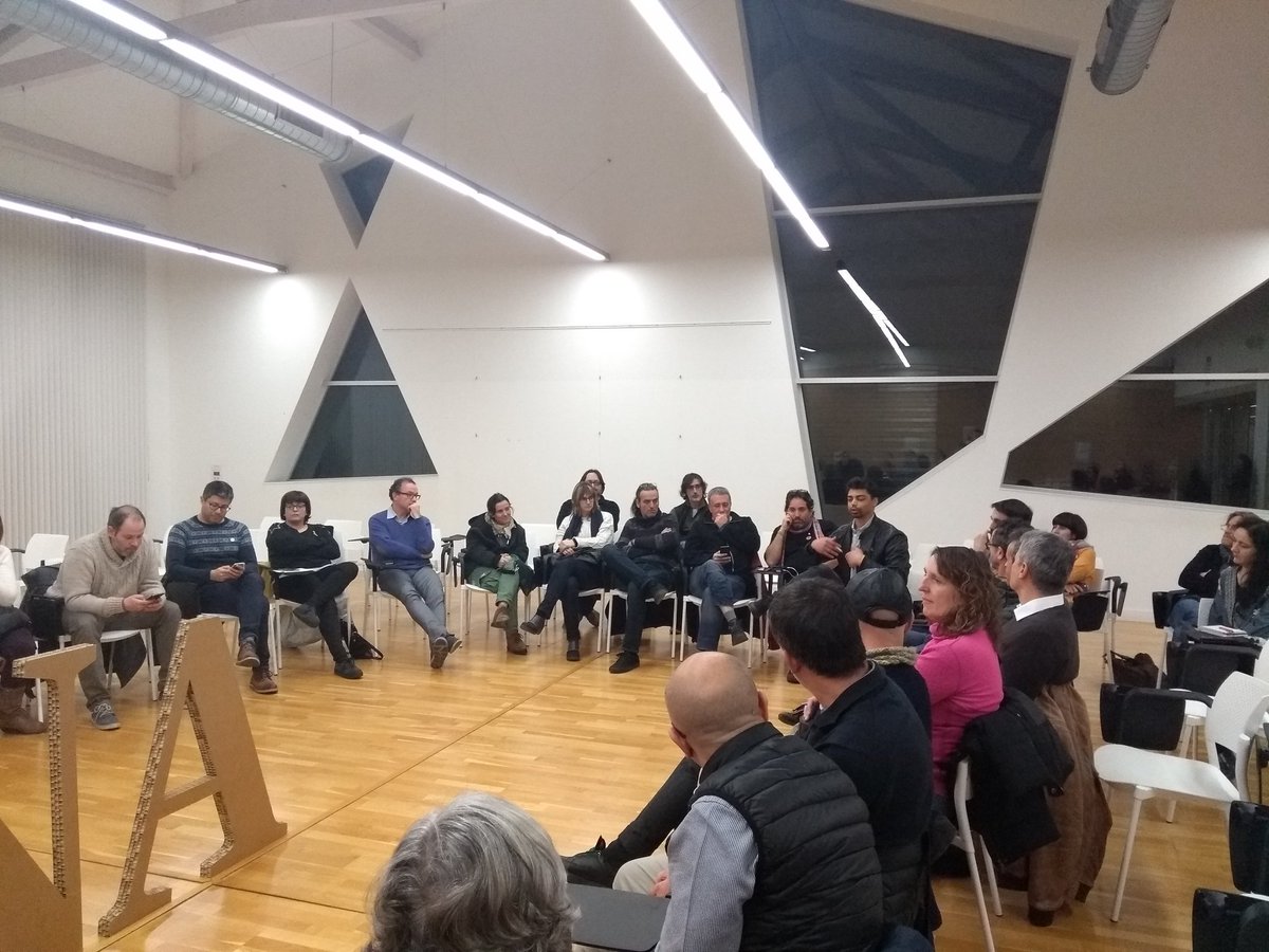 ArxiudeTerrassa's tweet photo. Pares, veïns, professors, gent nova, gent tota la vida, un barri. Val molt la pena obrir-se a la ciutadania, com a arxiu és clau https://t.co/1ngUCgNz50