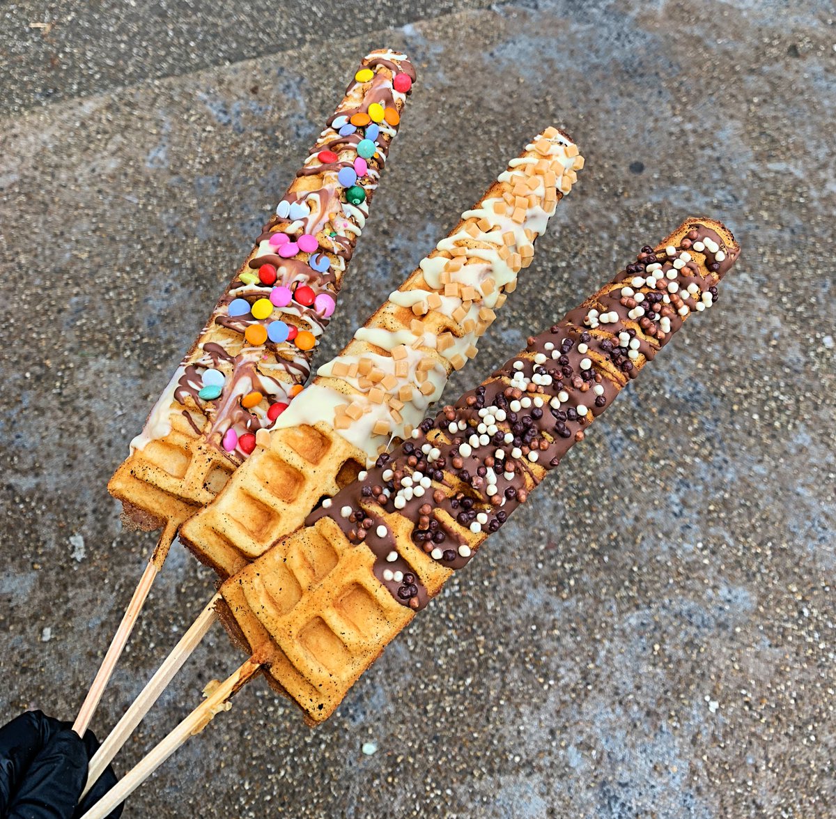 WaffleStickUK's tweet photo. Today @WeWorkUK waffling with @Ooma ๐ฅฐ๐ฅฐ๐ฅฐ
Smarties, Fudge or Choco crunch?
#Options ๐คง๐ซ
#wafflestickuk #wafflewednesdays https://t.co/Osq7a5fgkb