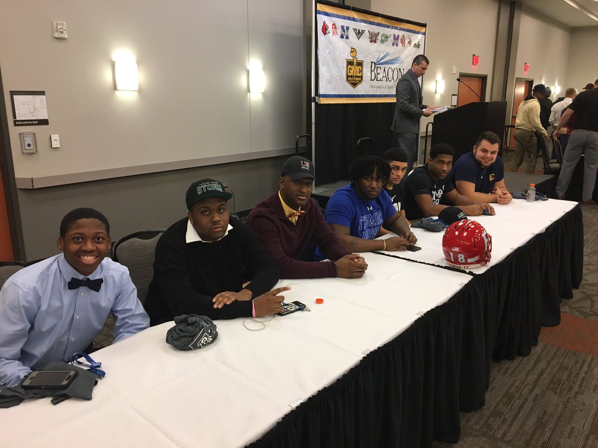 coachjkrause's tweet image. GMC signing. We missed @eallindi83 today. He’s doing his thing in Ann Arbor, but these guys celebrated. #gmcmade
#3STRONG