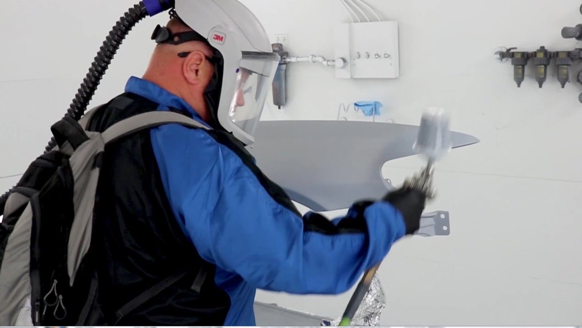 autobodynews's tweet photo. Best practices for PPG's waterborne paint: Equipment care. Use a temperature and humidity gauge to check for less than 10% humidity in the line. Video- more waterborne paint best practices by PPG: https://t.co/4y6WJFXJhe @PPGRefinish_NA #ppgrefinish #ehpcrew #envirobase https://t.co/NOzTSSIJw0