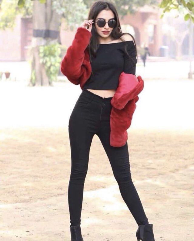 Master69Randi's tweet photo. Pata nhi aj kal behany asy kprh pehan k uni kyn jati hy. . Kis ny miri is behan ki chat krni hy dm me https://t.co/K8lVQfgwnH