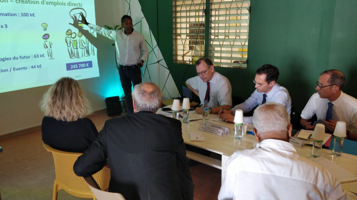 Prefet972's tweet photo. 4 entrepreneurs martiniquais présentent leurs #projets candidats au programme d'investissements d'avenir 3 #PIA3 au secrétaire général pour l'investissement @BOUDYGuillaume et à @Bpifrance, à l'espace de co-working @bejungle972 https://t.co/suxc97PGkv