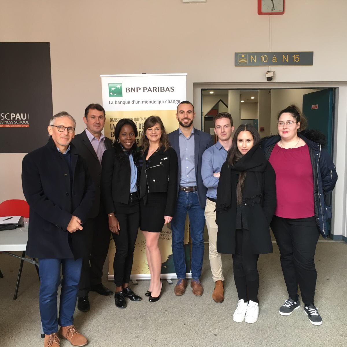 s_rostello's tweet photo. #BnpParibas à la rencontre des étudiants de #escpau a l’occasion de la semaine de la finance afin de les accompagner dans l’élaboration de leur cv , la préparation de leurs entretiens et pour leur présenter les métiers de la banque. Merci @MerylMputu pour ta disponibilité ! https://t.co/7JoM0S4zIR