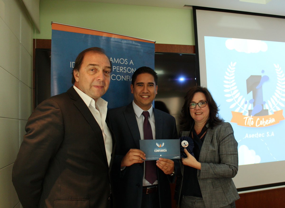 ConfianzaEC's tweet photo. Felicitamos a @TitoCobeNa , ejecutivo de #Asertec por obtener el #PrimerLugar en el reconocimiento por producción nueva en #SegurodeCredito 2018. #FianzasEcuador #CreditInsurance #TradeCredit #Confianza https://t.co/X10myOToin