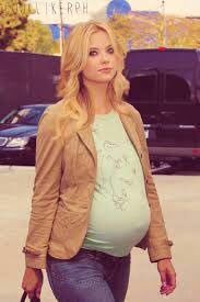 CalebRivers2001's tweet image. #WCW my beautiful stunning pregnant wife, she sure looks really stunning carrying our beautiful Haleb baby she rocks the look ❤️😘 love you wifey @xHannaM_x