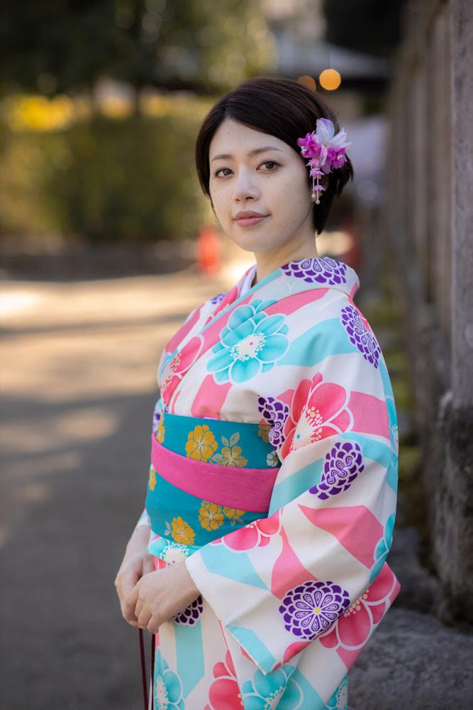 根津神社、和服、ロケときたらフイルムの方が雰囲気でる(^-^)/なんて思うけど単にコントラストが強い眠い写真がでて来ただけだった(>_<)

ちゃんとフイルム特性を生かしてないなぁと反省。

1枚目フイルム、2枚目デジタル。

#EOS5QD ＋ PROVIA400
#EOSR ＋ Sandisk