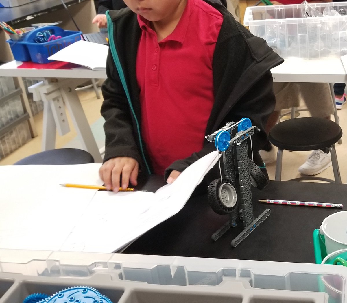 Mrs_GTyree's tweet image. Oh yes the building has begun! @CorneliusElem 3rd grade students are getting more familiar with @VEXRobotics kits and simple machines through @texaspltw curriculum. #STEAMwork #simplemachines #TheClassroomsofCornelius