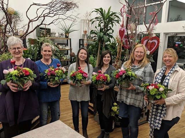 Bloom_NWA's tweet image. We had a blast last night at our floral class. Thank you ladies! You&apos;re ah-mazing! Our next class is March 19th.  #flowers #flowerclass